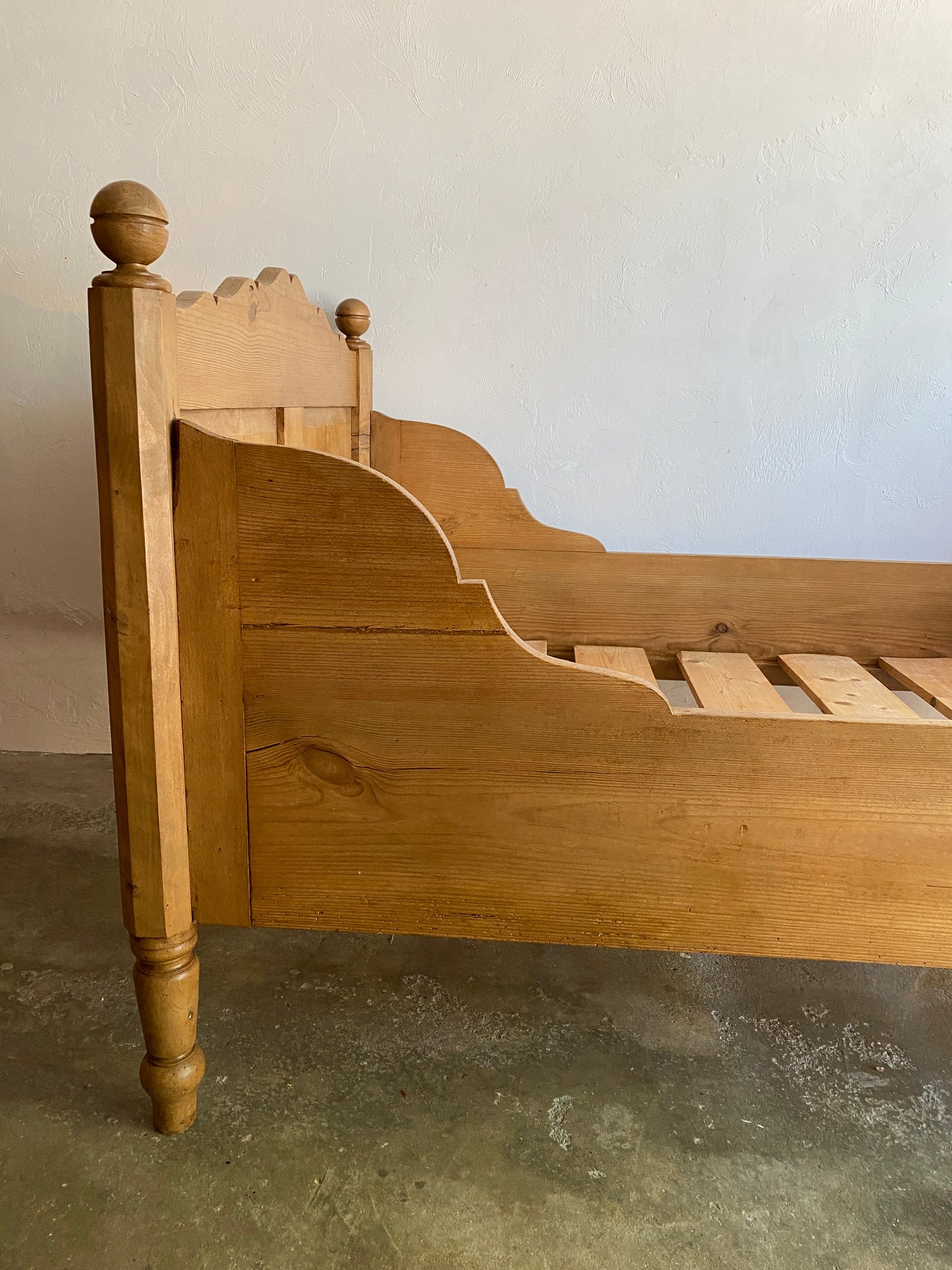 Antique Pine Sleigh Bed (Twin) c. 1900