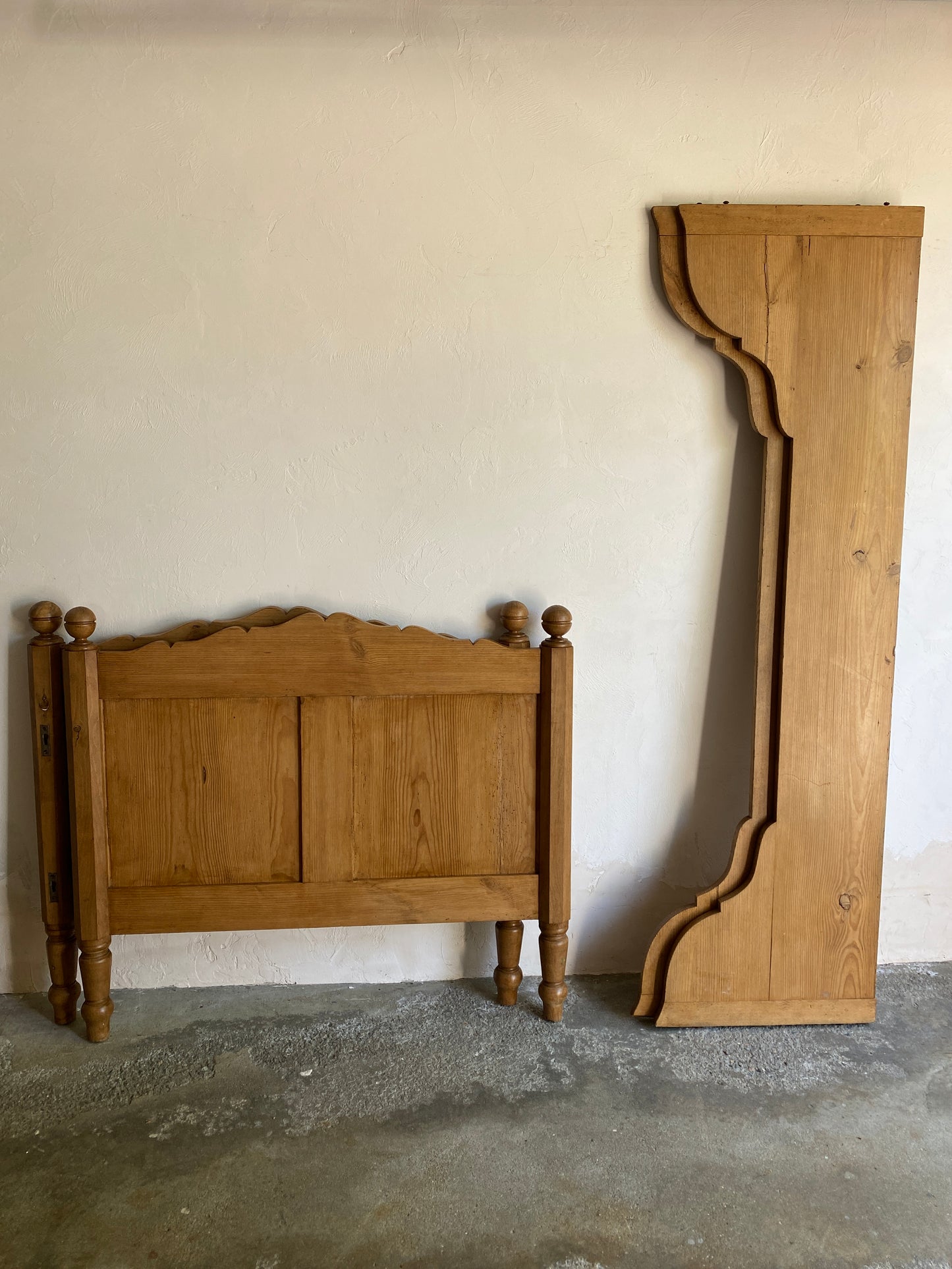 Antique Pine Sleigh Bed (Twin) c. 1900
