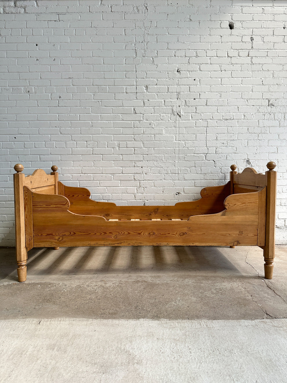 Antique Pine Sleigh Bed with Swoopy Side Rails, c. 1900 Knosen Antiques
