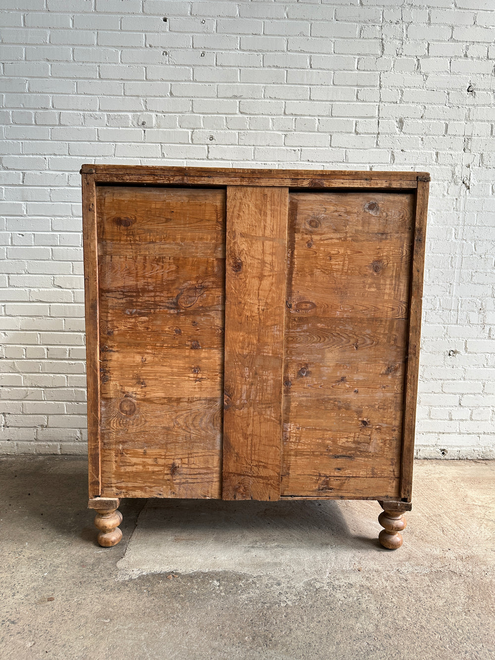 Antique Pine English Chest of Drawers with Mahogany Knobs c. 1870