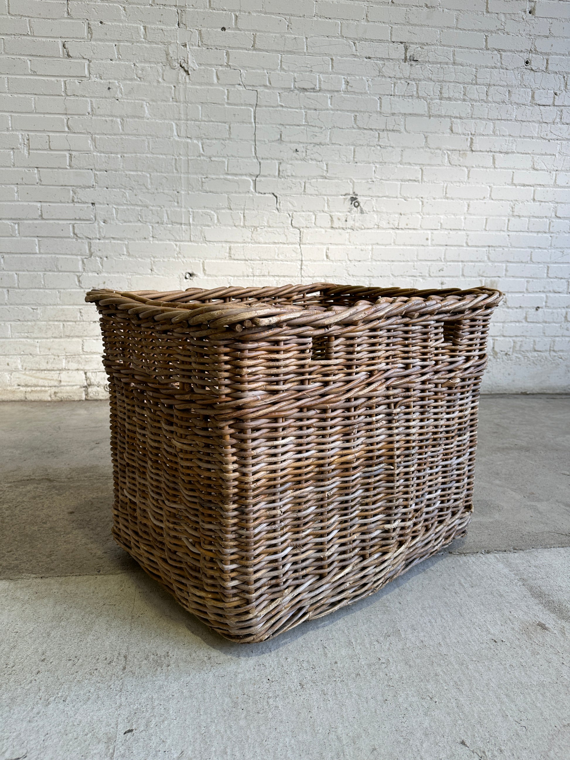 A Large Antique Wicker Mill Basket c. 1910 – Knosen Antiques