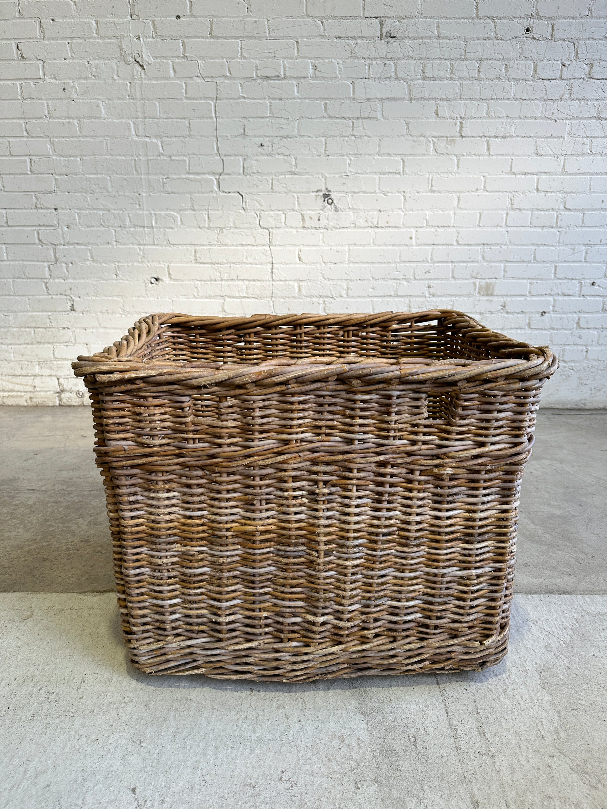 A Large Antique Wicker Mill Basket c. 1910 – Knosen Antiques
