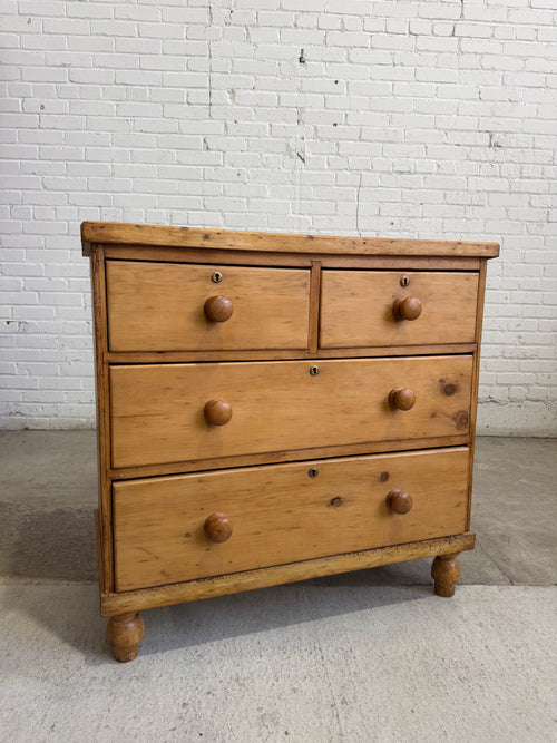 A Classic Antique Pine English Chest of Drawers, c. 1880