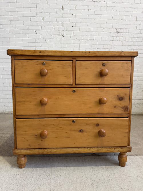 A Classic Antique Pine English Chest of Drawers, c. 1880