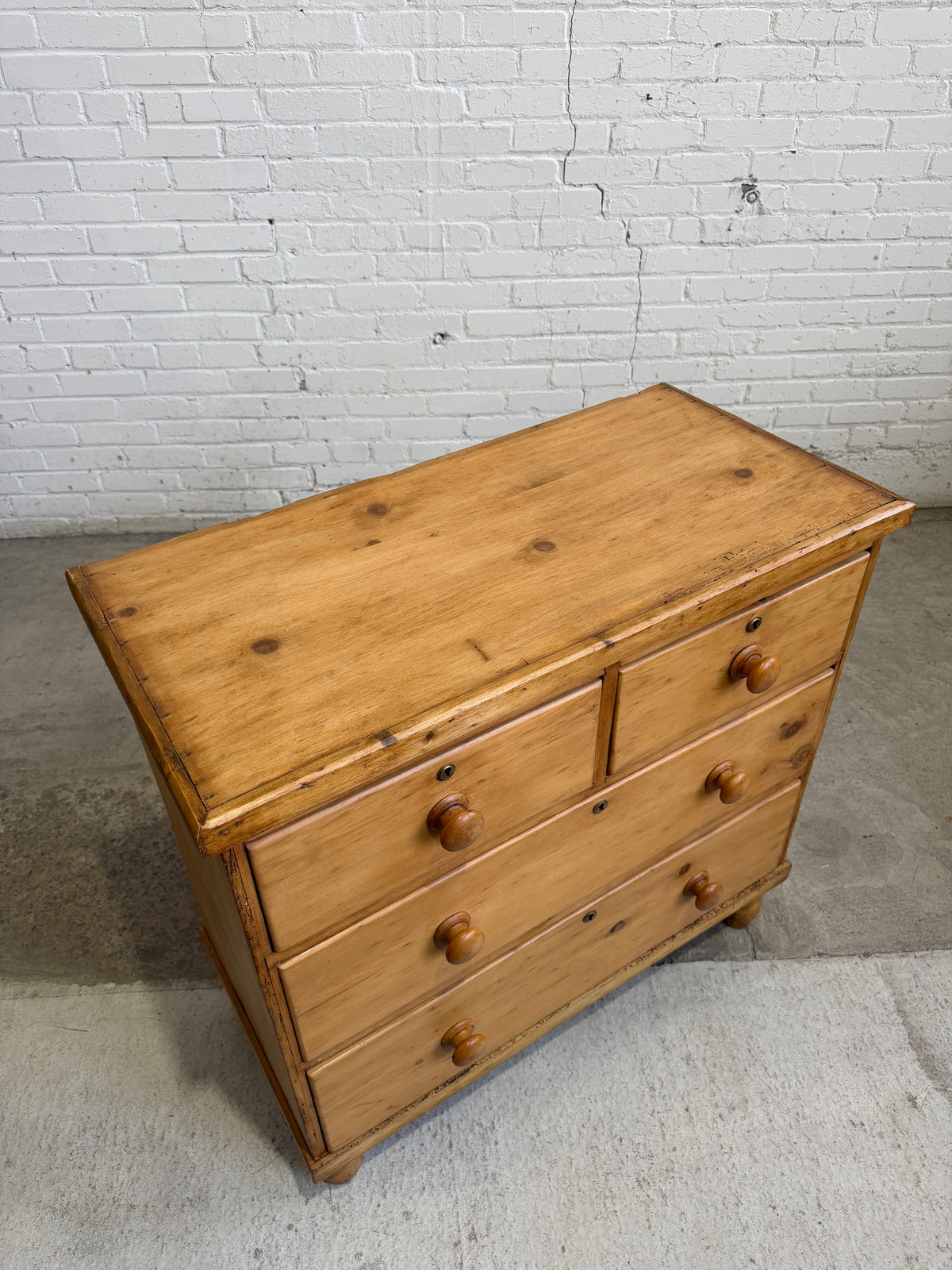 A Classic Antique Pine English Chest of Drawers, c. 1880