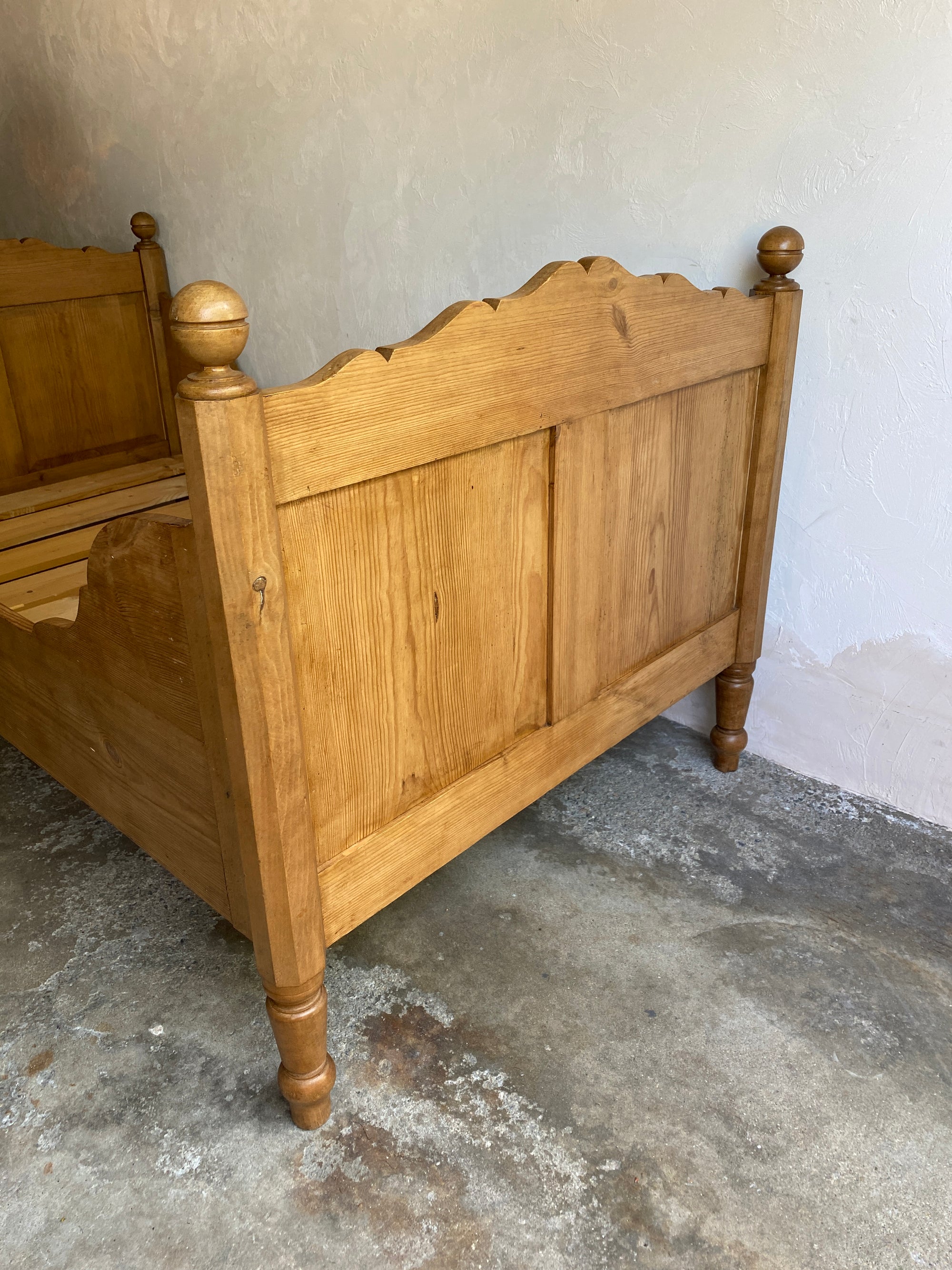 Antique Pine Sleigh Bed (Twin) c. 1900