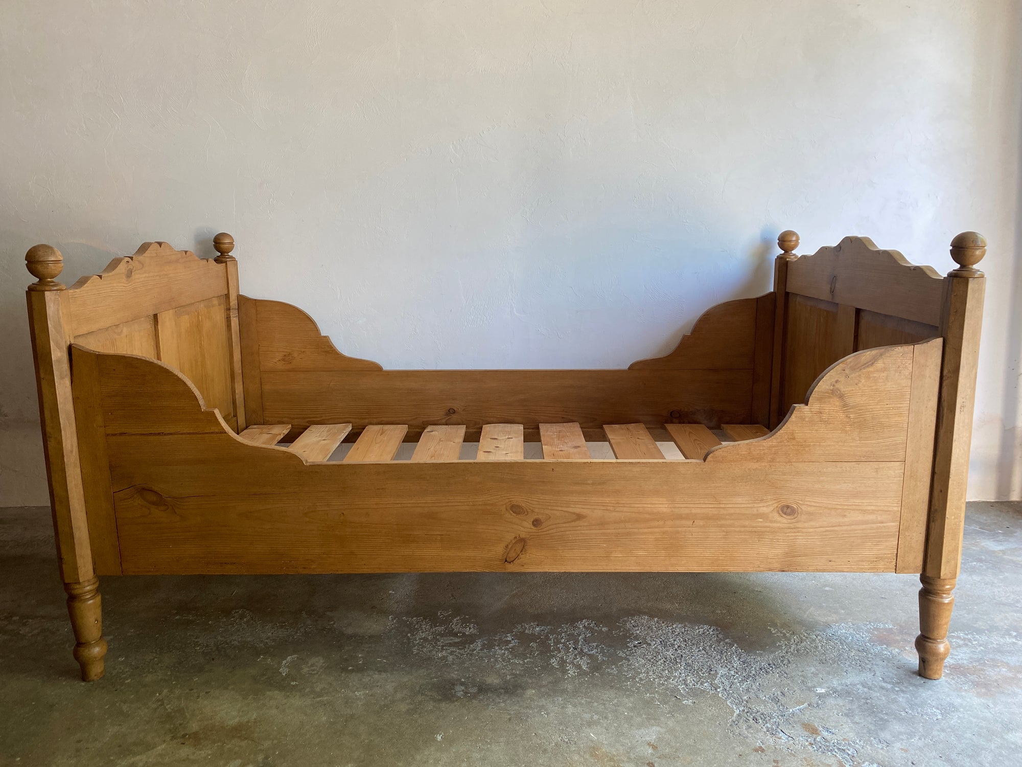 Antique Pine Sleigh Bed (Twin) c. 1900