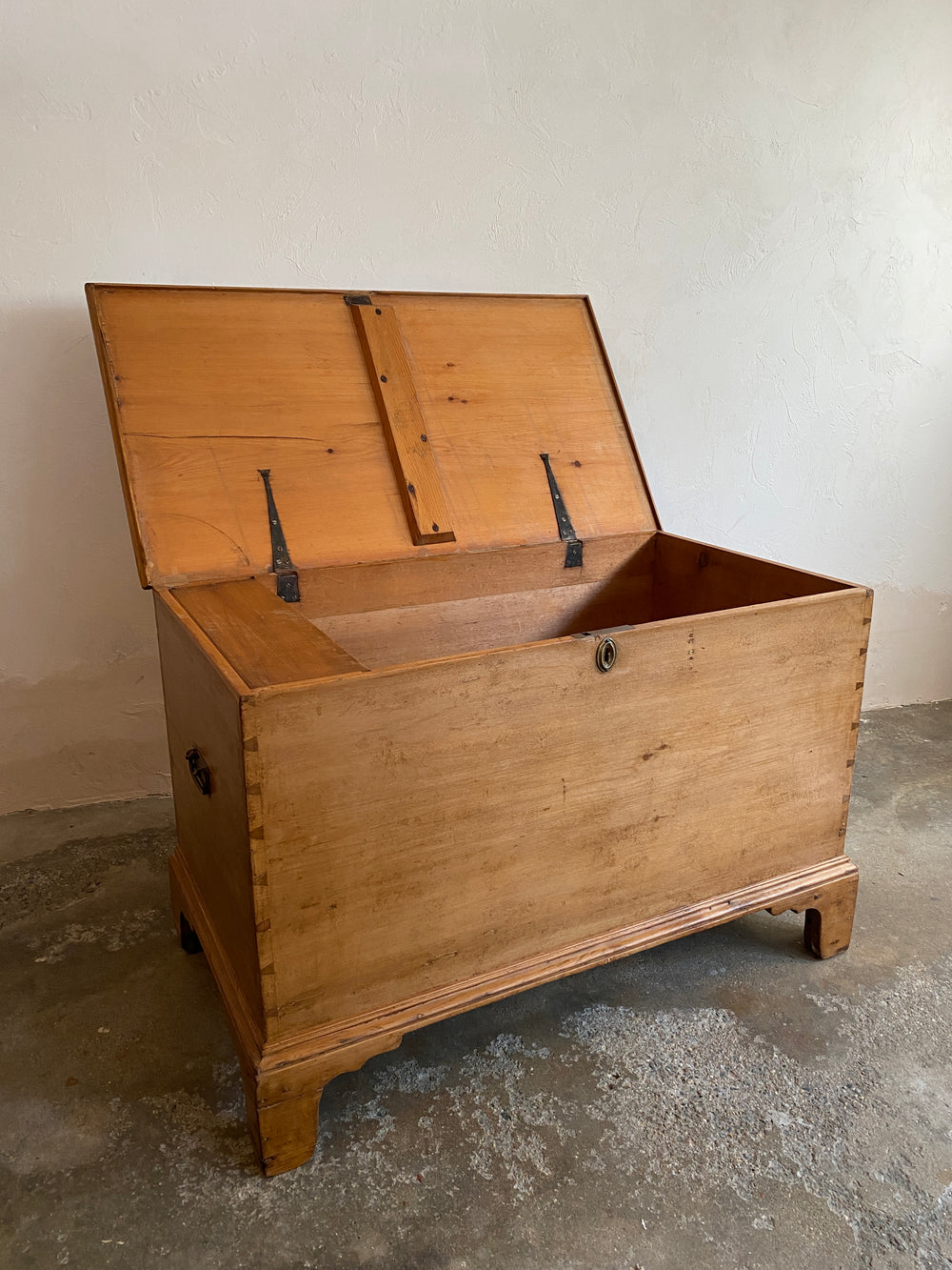 A Georgian Antique Pine Blanket Box on Bracket Feet c. 1860