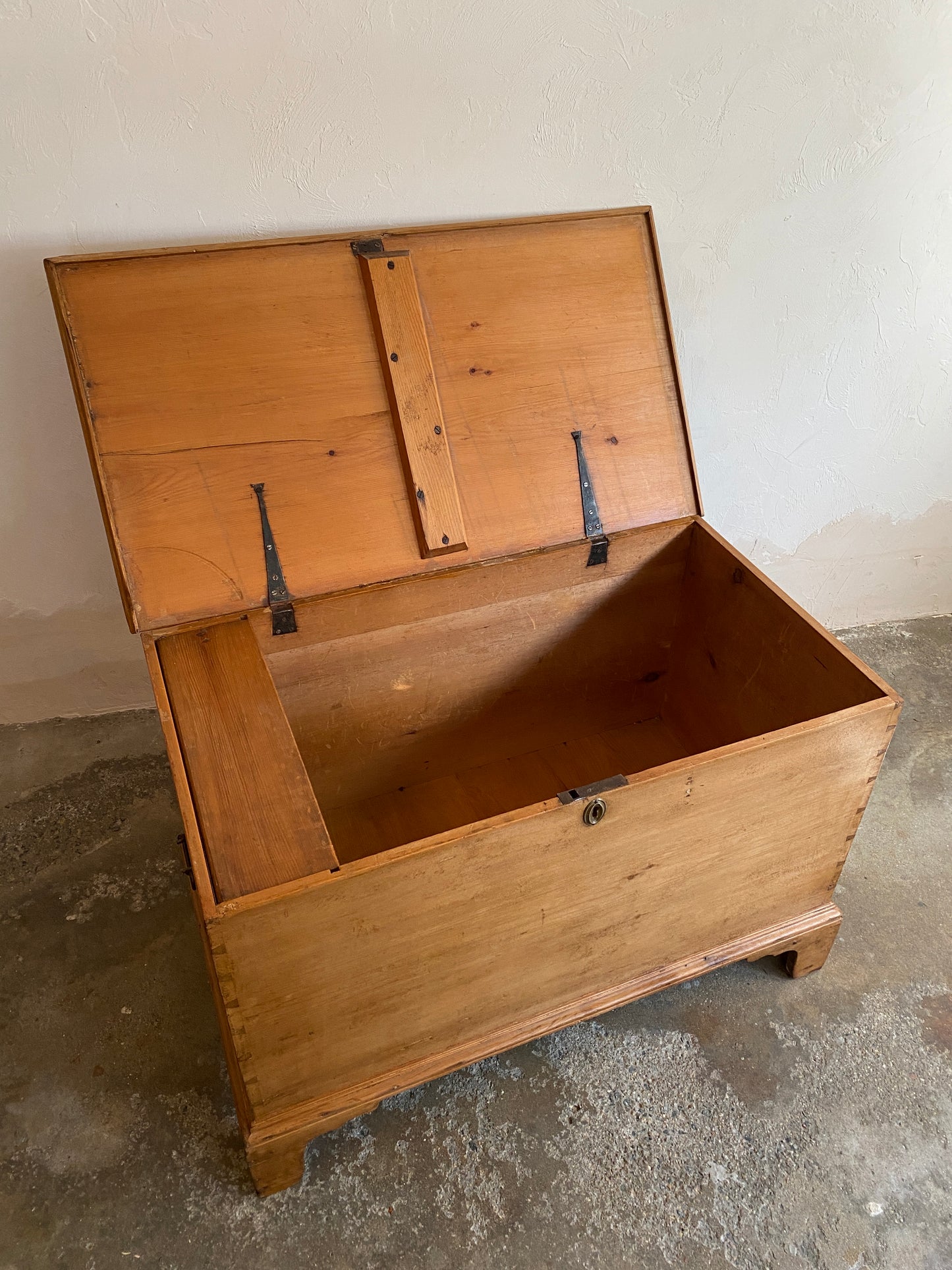 A Georgian Antique Pine Blanket Box on Bracket Feet c. 1860