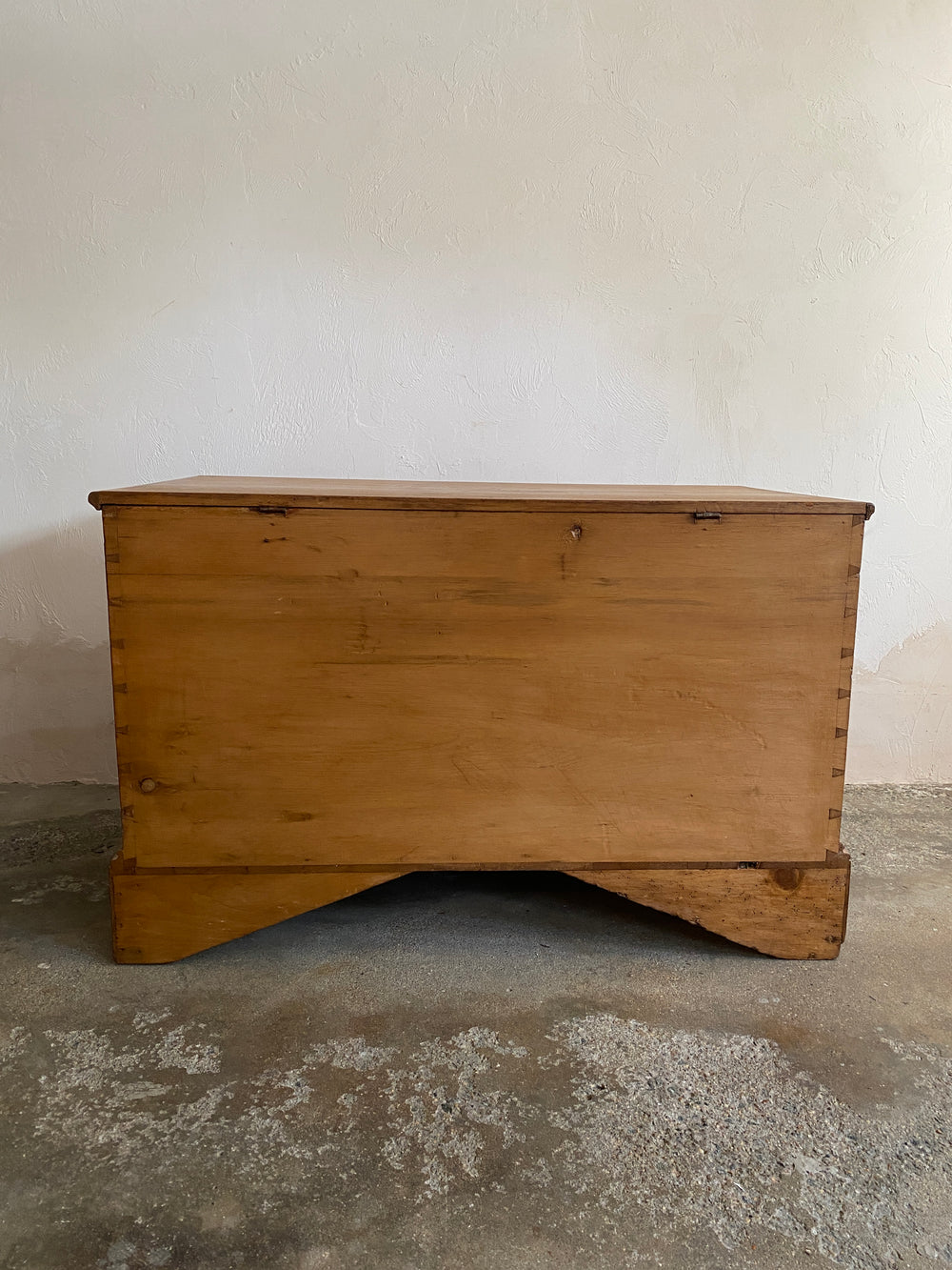 A Georgian Antique Pine Blanket Box on Bracket Feet c. 1860