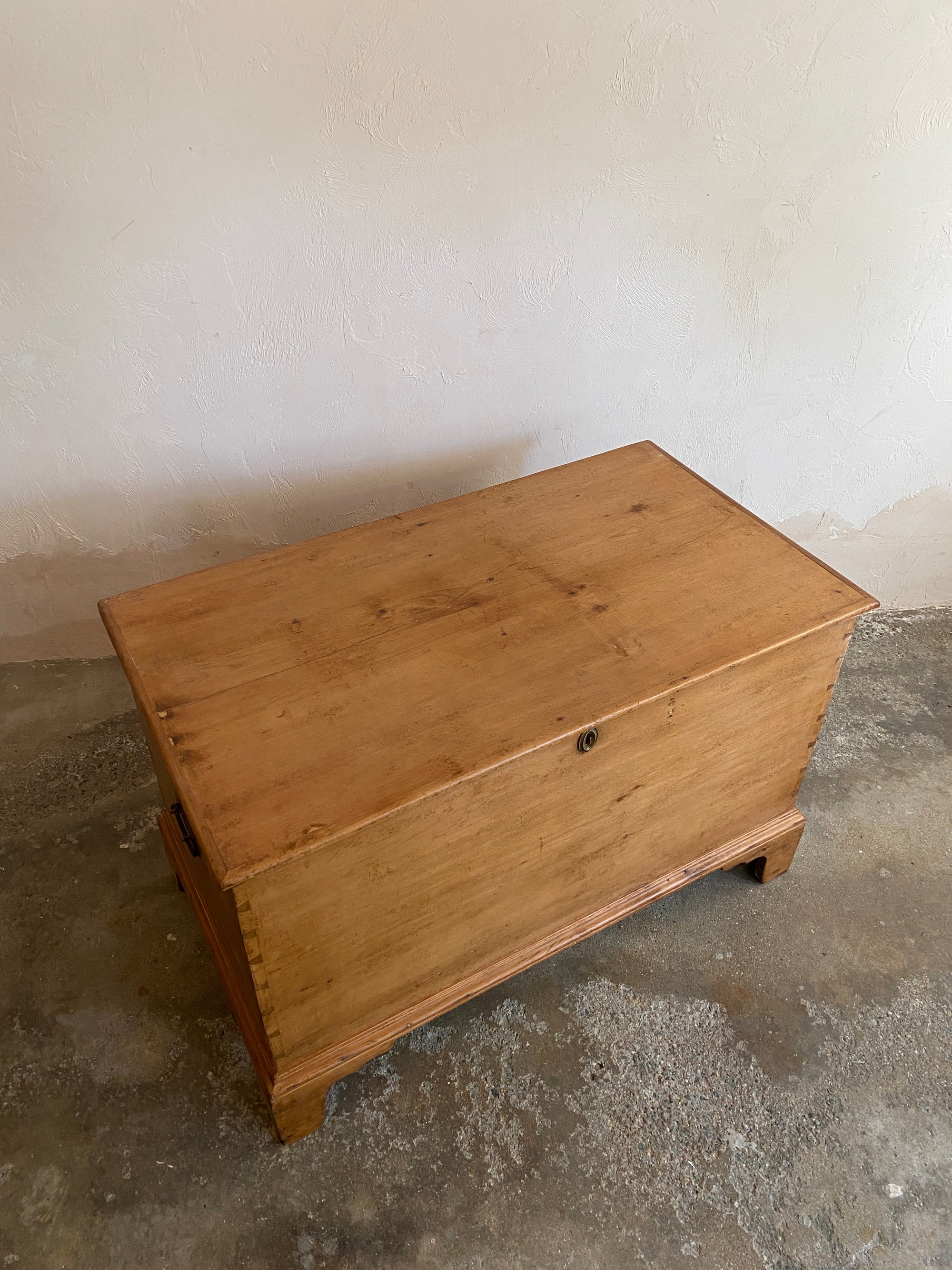 A Georgian Antique Pine Blanket Box on Bracket Feet c. 1860