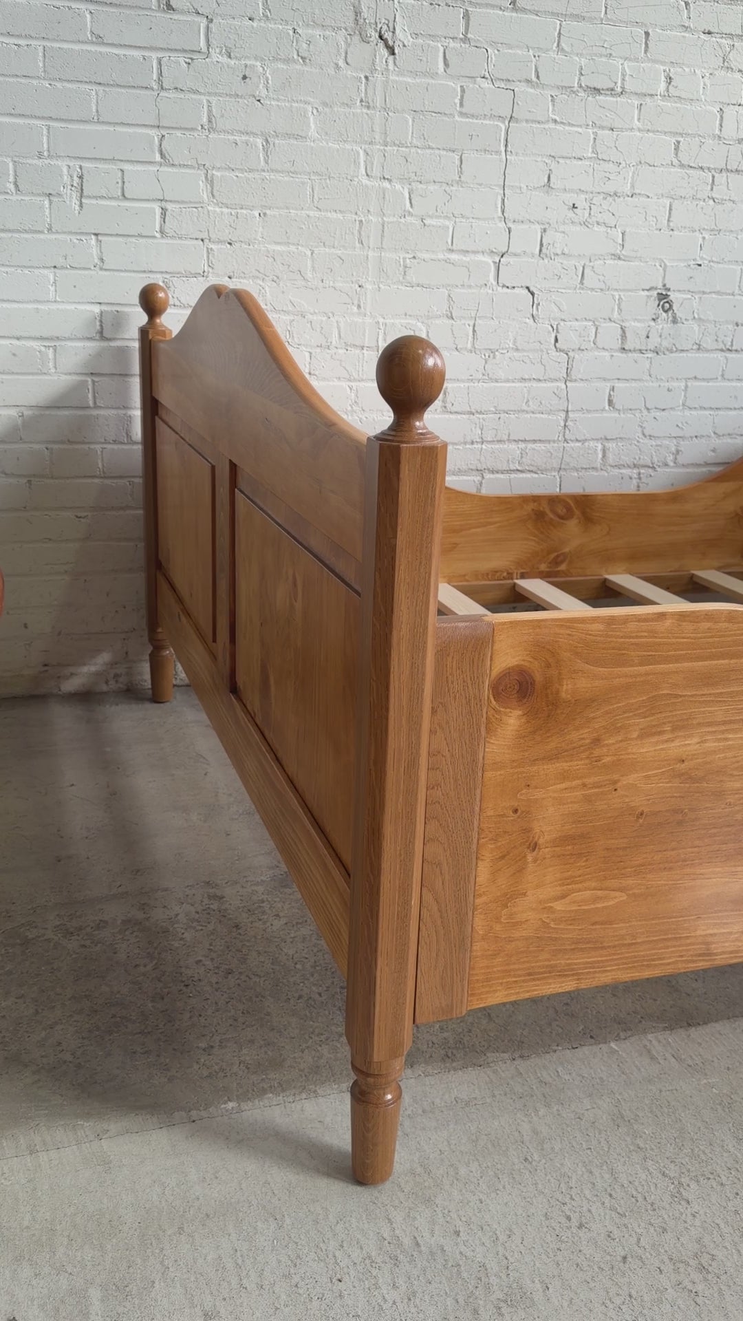 The Knosen Sleigh Bed: Full