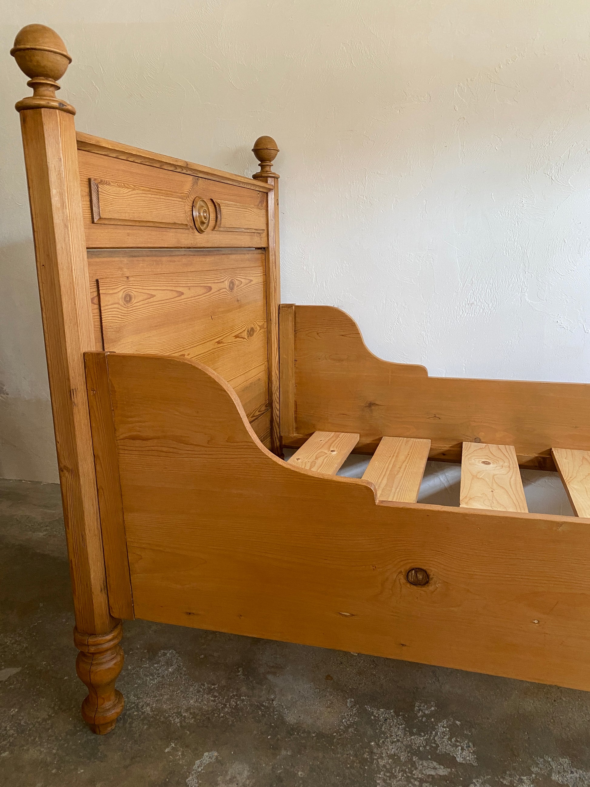 vintage single sleigh bed