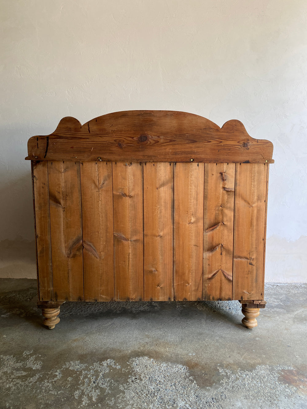 Antique Pitch Pine Chest of Drawers with Scalloped Upstand