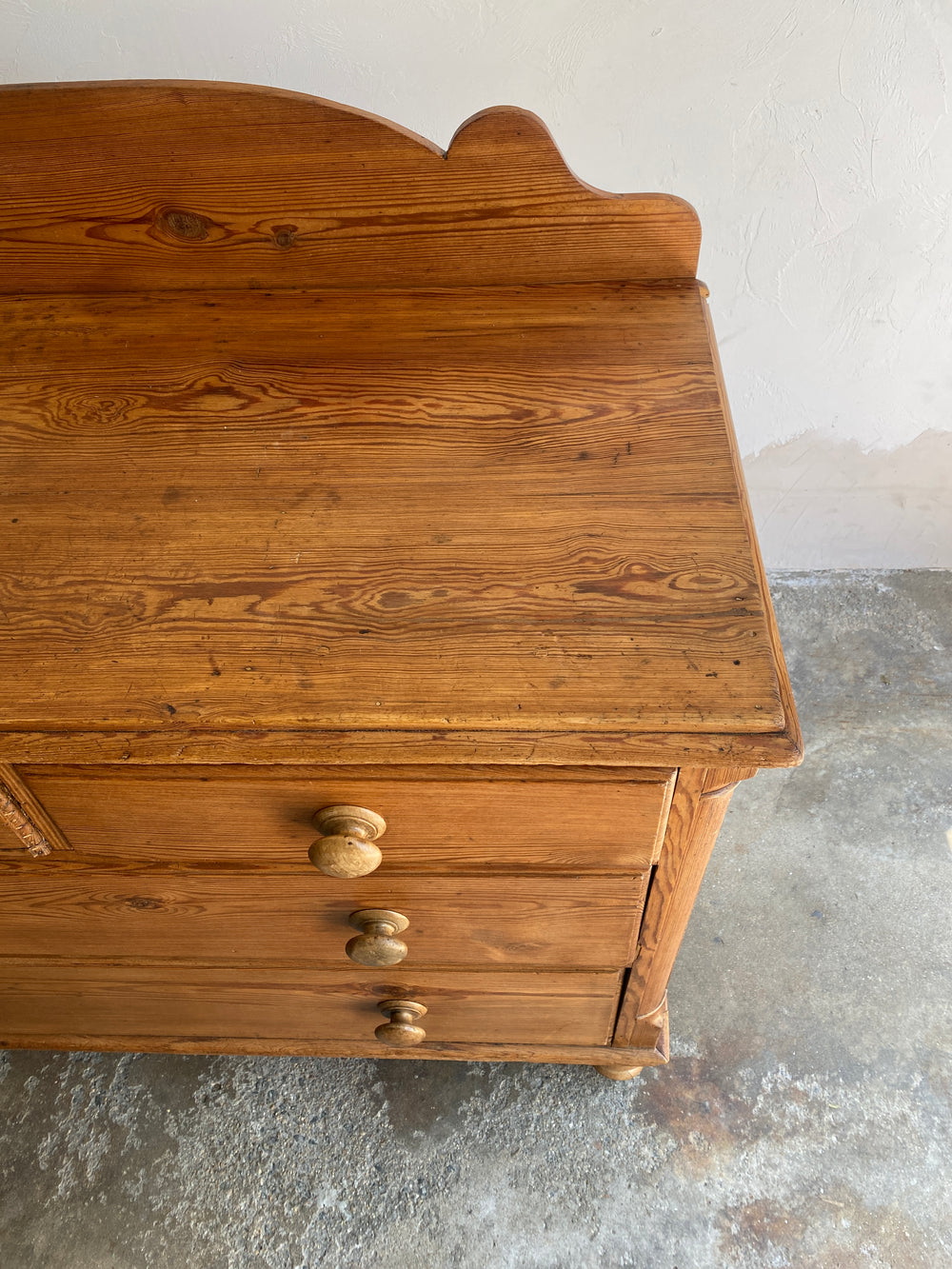 Antique Pitch Pine Chest of Drawers with Scalloped Upstand